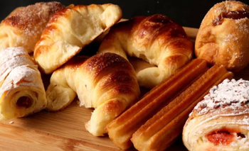 Lo echaron por llevar facturas al trabajo y se volvió viral  | Virales