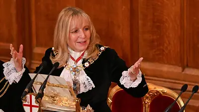 Reino Unido se "alejó" de la normativa de la UE, dice embajadora del distrito financiero Reino Unido se "alejó" de la normativa de la UE, dice embajadora del distrito financiero