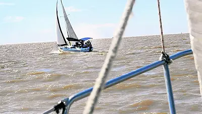 Puerto Madero: se desvanecieron en un velero, quedaron a la deriva y los rescataron Puerto Madero: se desvanecieron en un velero, quedaron a la deriva y los rescataron