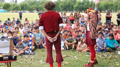 Espectáculo infantil con público en la costa bonaerense Espectáculo infantil con público en la costa bonaerense