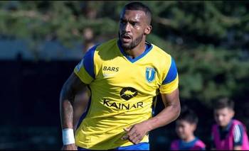 Conmoción en el fútbol: un jugador apareció sin vida tras caer de un edificio | Fútbol