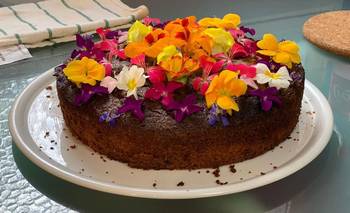 "Flores comestibles", la tendencia para decorar tortas en 2026  | Tendencias