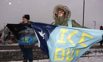 Silbatos y walkie-talkies: Mineápolis vigila sus escuelas en medio de ola de detenciones del ICE | Trump