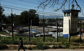 Motines en tres prisiones de Guatemala, con 46 rehenes | Delito