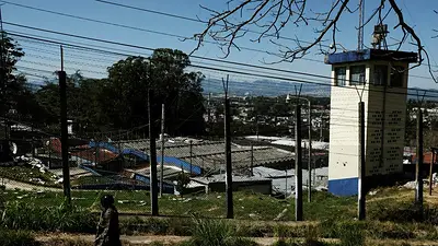 Motines en tres prisiones de Guatemala, con 46 rehenes Motines en tres prisiones de Guatemala, con 46 rehenes