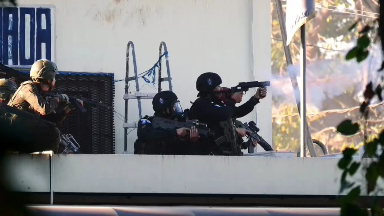 Crisis de seguridad en Guatemala: motines y 7 polícias muertos en ataques armados