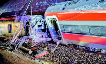 Descarriló un tren de alta velocidad en España: hay al menos 10 muertos  | España