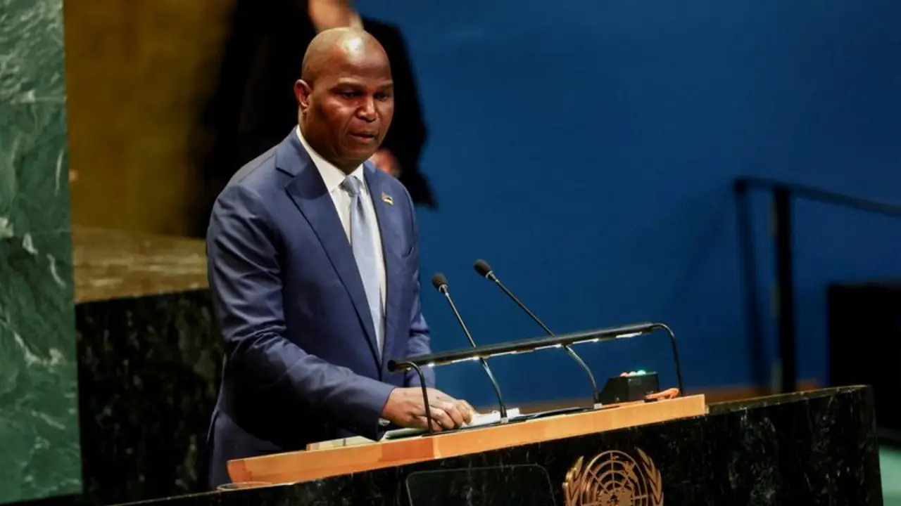 Las inundaciones obligan a huir a miles en Mozambique y el presidente cancela su viaje a Davos