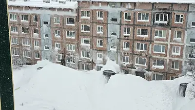 Nevada récord en este de Rusia genera frustración, diversión y enormes ventisqueros urbanos Nevada récord en este de Rusia genera frustración, diversión y enormes ventisqueros urbanos