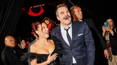 David Harbour y Millie Bobby Brown David Harbour y Millie Bobby Brown