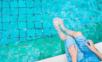 5 errores que generan pérdidas y humedad en las piletas | Verano 2026