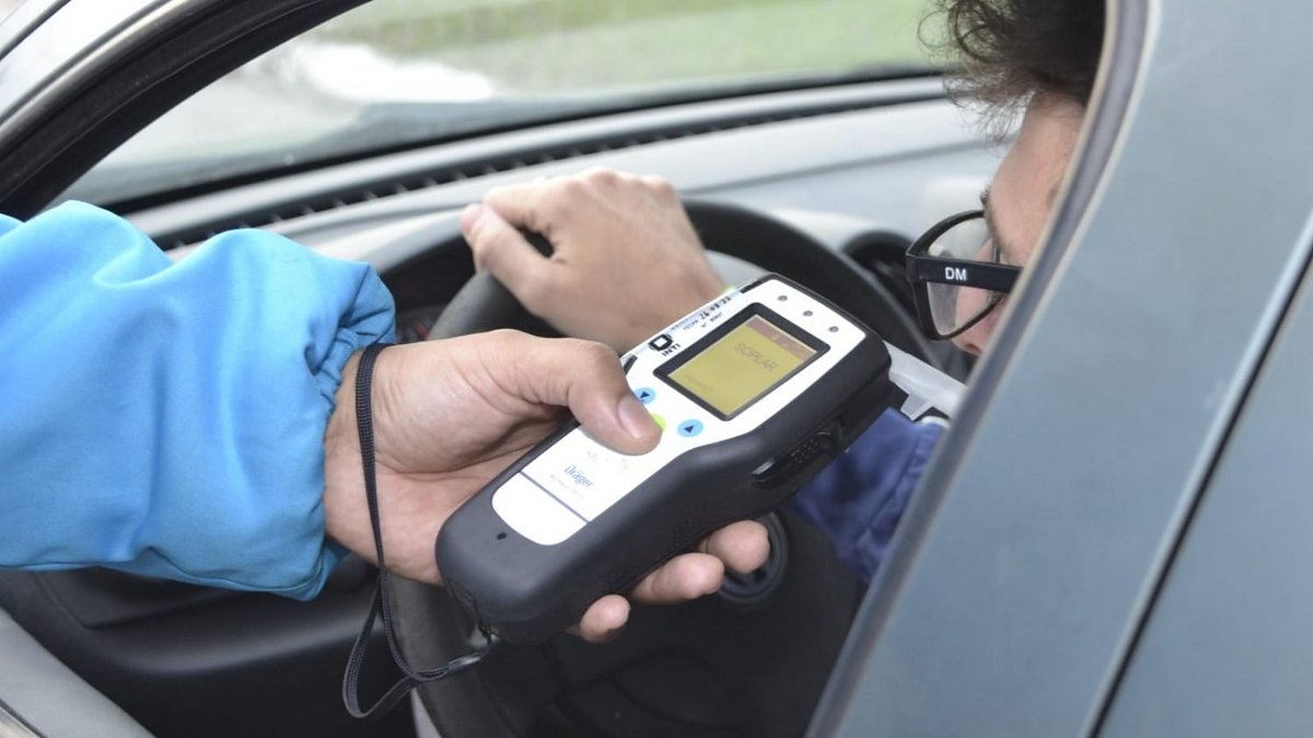 Detuvieron a un conductor que dio positivo de alcoholemia y marcó un ...
