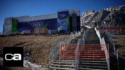 Organizadores de Juegos Invierno se apresuran a terminar sede de sliding y hockey de Milán-Cortina Organizadores de Juegos Invierno se apresuran a terminar sede de sliding y hockey de Milán-Cortina