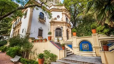 En el corazón de Retiro, un palacio neocolonial de 1922 guarda una de las colecciones de arte hispanoamericano más importantes del país. En el corazón de Retiro, un palacio neocolonial de 1922 guarda una de las colecciones de arte hispanoamericano más importantes del país.