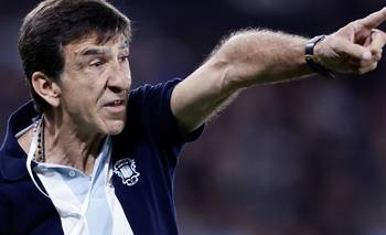 Racing se queda sin 9 y va por un refuerzo de Europa apuntado por Costas | Racing club