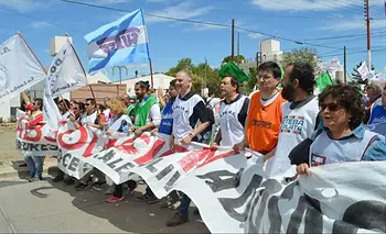 Santa Cruz: denuncian disciplinamiento de Vidal y peligra el inicio de clases | Claudio vidal