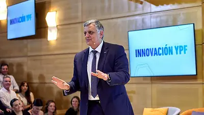 Horacio Marín en el escenario de Ynnovation Day, evento de innovación de YPF Horacio Marín en el escenario de Ynnovation Day, evento de innovación de YPF