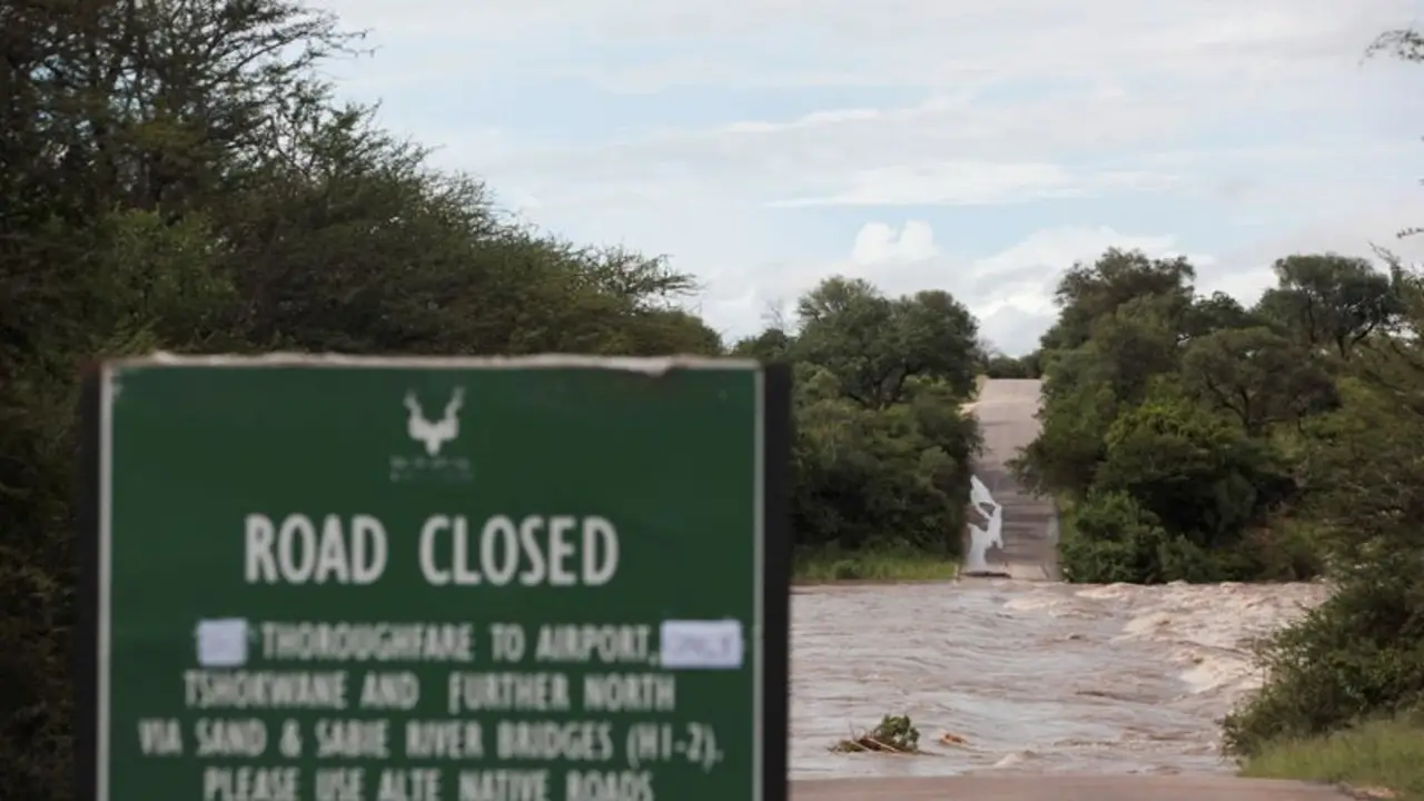 Daños causados por inundaciones en el parque Kruger de Sudáfrica tardarán años en repararse