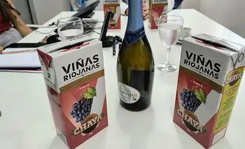 La Rioja selló un acuerdo para comercializar el vino oficial de la Chaya 2026 | Festival de la chaya