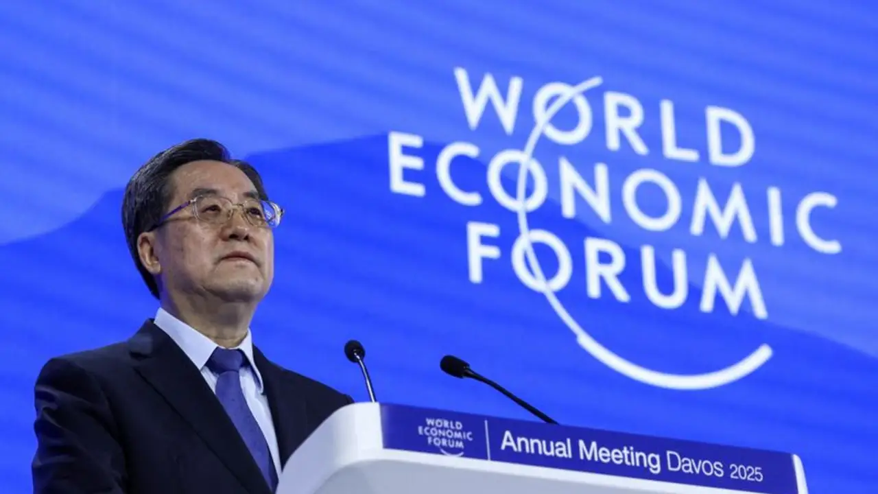 China mantiene un perfil bajo en Davos en busca de inversiones occidentales