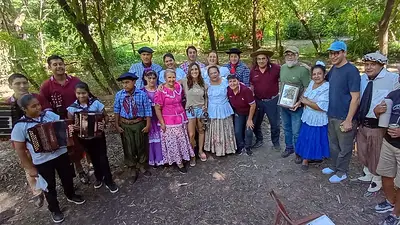Emoción por Soledad Pastorutti bailando chamamé en un pueblo chaqueño Emoción por Soledad Pastorutti bailando chamamé en un pueblo chaqueño