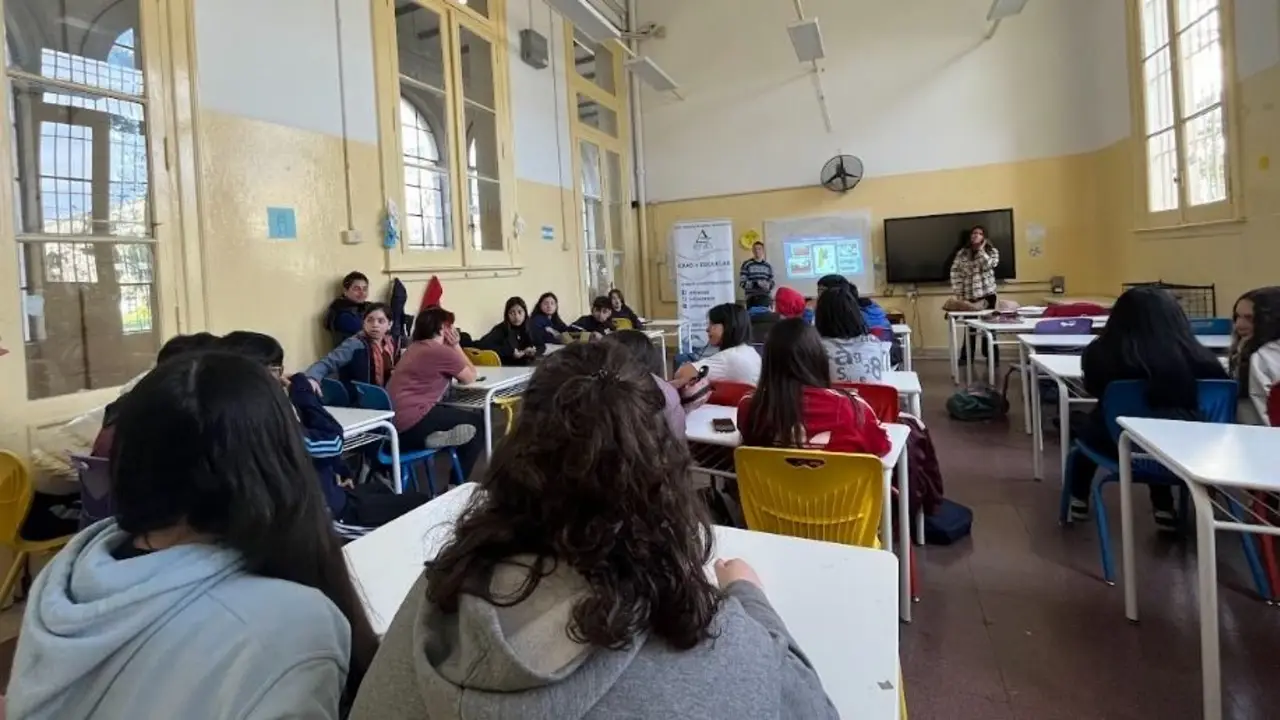 Ciberdelitos y amenazas en escuelas: la Policía podrá intervenir sin orden judicial ante riesgo de vida