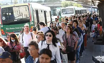 Viajar peor para vivir menos: la crisis del transporte que devora tiempo | Transporte público