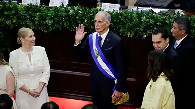 Asfura asume presidencia de Honduras, promete "trabajo" y pide unidad Asfura asume presidencia de Honduras, promete "trabajo" y pide unidad