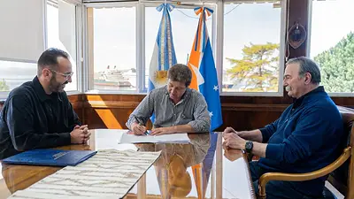 Melella va a la Justicia por la intervención del Puerto de Ushuaia Melella va a la Justicia por la intervención del Puerto de Ushuaia