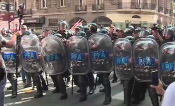 Tensión en el Congreso: la Policía avanza con empujones sobre los jubilados | Marcha jubilados