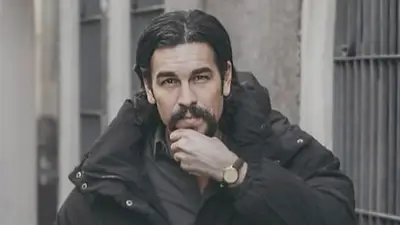 Mario Casas, En nombre de otro. Mario Casas, En nombre de otro.