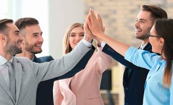 Cómo ser un buen líder laboral, según CEOs expertos | Recursos humanos