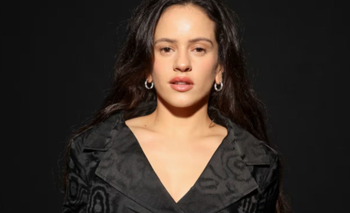 Denuncian a la cantante Rosalía por fumar durante una entrevista  | Música