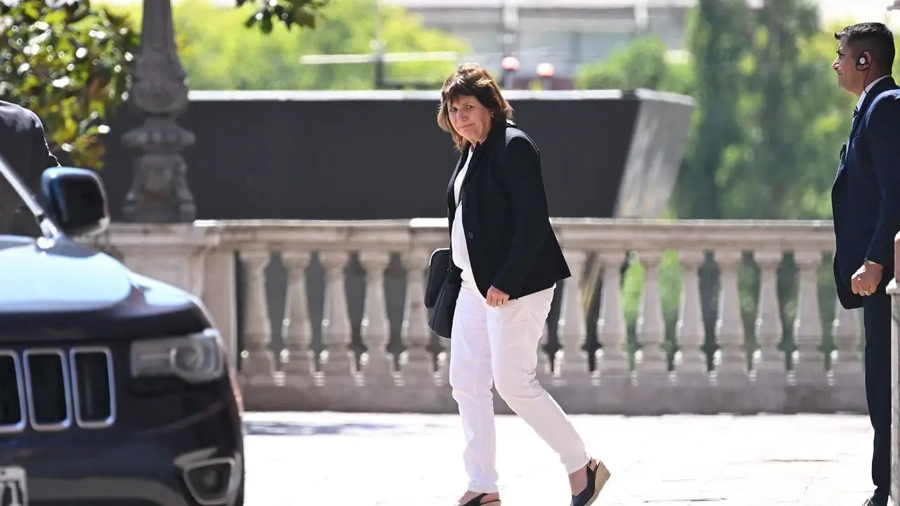 En plena crisis interna, el Gobierno reúne a su Mesa Política