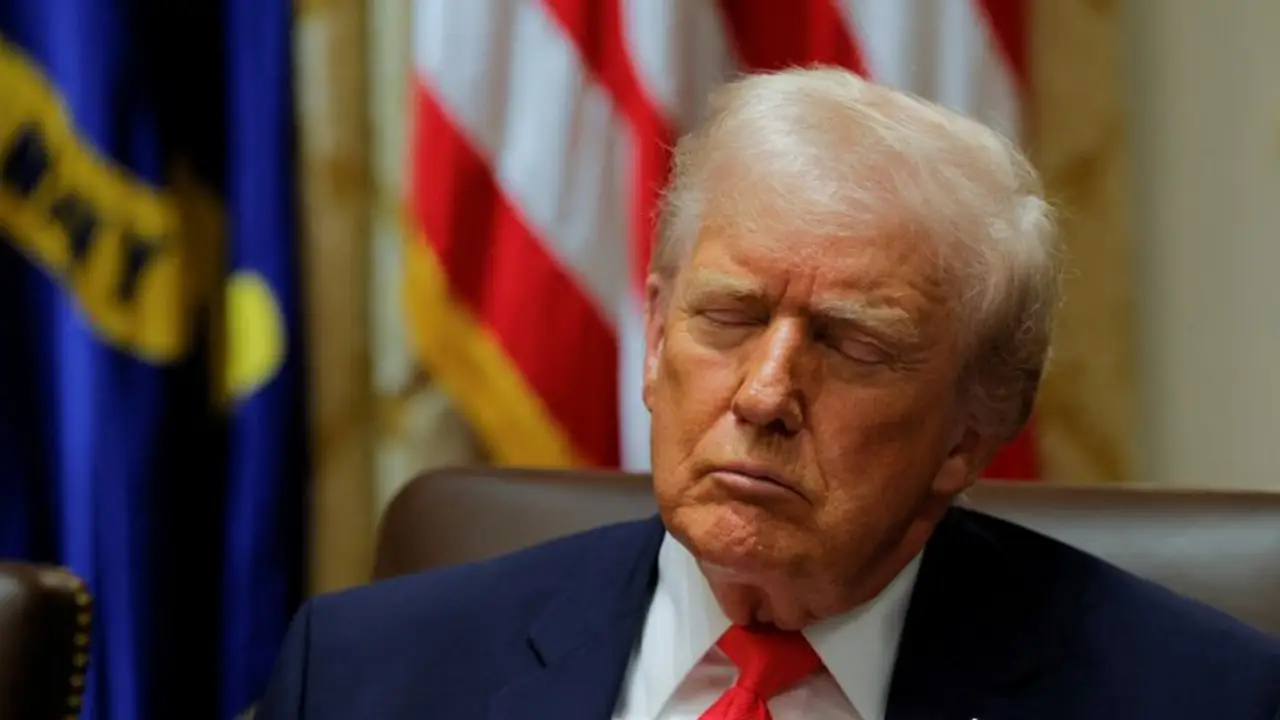 Trump culpa al aburrimiento, y no al sueño, por cerrar los ojos durante la reunión del gabinete