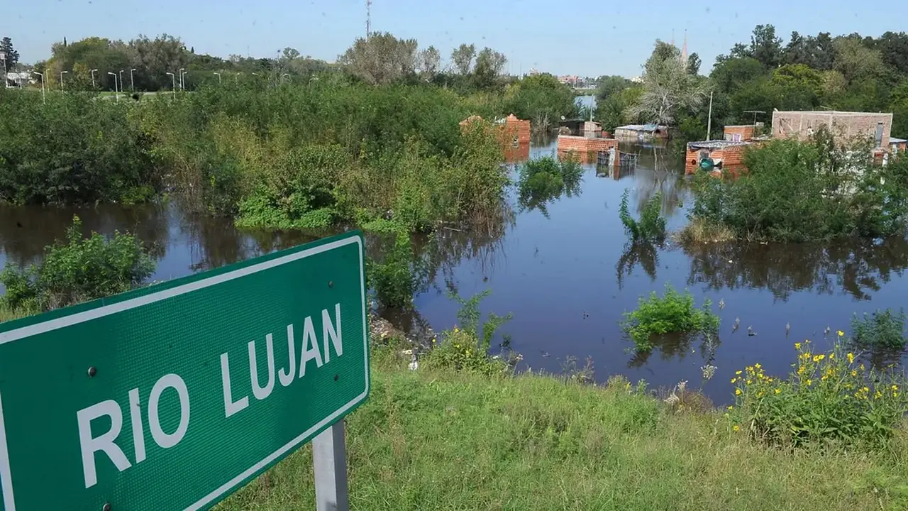 Prevención de inundaciones: Buenos Aires refuerza el control hídrico y sancionará canales rurales clandestinos