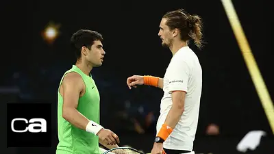 Zverev critica el tiempo muerto médico de Alcaraz tras su derrota en semifinales de Australia Zverev critica el tiempo muerto médico de Alcaraz tras su derrota en semifinales de Australia