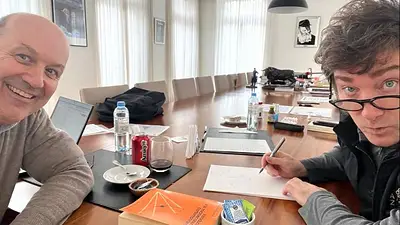 Alertan que solo renovarán por 6 meses a estatales que tengan 65 años: "Inhumano" Alertan que solo renovarán por 6 meses a estatales que tengan 65 años: "Inhumano"