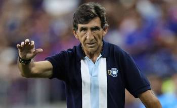 Sufre Costas: Racing recibió una oferta de millones de dólares por una figura | Racing club