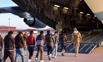 Deportados "tercerizados": el sistema con el que Milei haría feliz a Trump  | Deportaciones