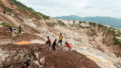 Más de 200 muertos por derrumbe de mina de coltán en el este del Congo: funcionario Más de 200 muertos por derrumbe de mina de coltán en el este del Congo: funcionario