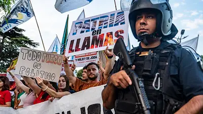 Incendios en la Patagonia: marchan y piden por la intervención del Gobierno de Milei Incendios en la Patagonia: marchan y piden por la intervención del Gobierno de Milei