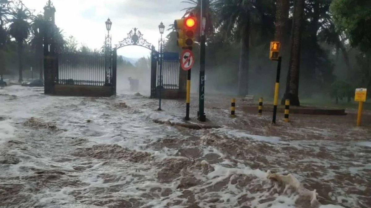 TEMPORAL en Mendoza: cortes de luz y RESCATES en el Gran Mendoza | El ...