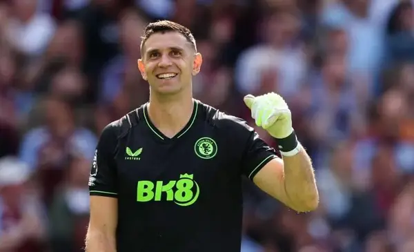 Who is Dibu Martínez’s new partner at Aston Villa: the reinforcement who went through three clubs in one day