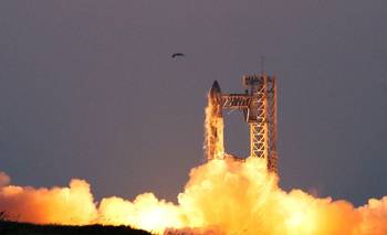 SpaceX solicita aprobación para centros de datos satelitales alimentados con energía solar para IA | Spacex