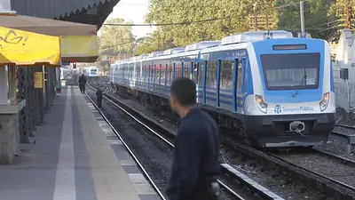 Cerca de 100.000 pasajeros afectados por paro sorpresa en el tren Sarmiento Cerca de 100.000 pasajeros afectados por paro sorpresa en el tren Sarmiento