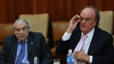 Cumbre en la UIA por diferencias por los acuerdos con China Cumbre en la UIA por diferencias por los acuerdos con China