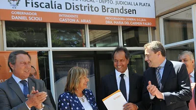 Scioli destacó la necesidad de descentralizar la Justicia en la Provincia Scioli destacó la necesidad de descentralizar la Justicia en la Provincia