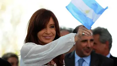 Cristina a horas del 18F: "Este Gobierno no deja que nadie le marque la cancha" Cristina a horas del 18F: "Este Gobierno no deja que nadie le marque la cancha"