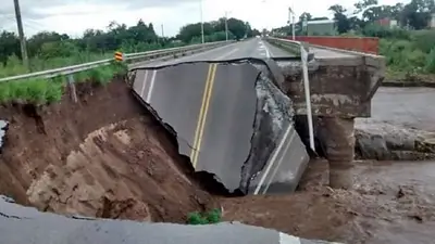 Temporal en Córdoba: cedió un puente en la ruta 9 Temporal en Córdoba: cedió un puente en la ruta 9